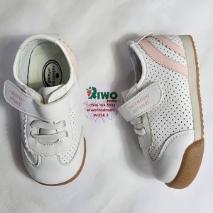 Female baby shoe